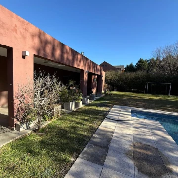 CASA VENTA MORENO BARRIO CERRADO SANTA ANA