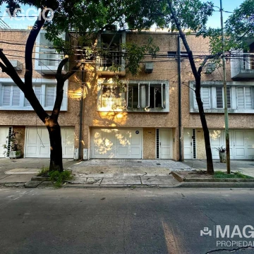 Casa tipo Triplex Venta en Villa Sarmiento