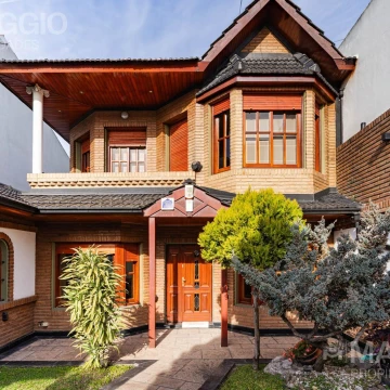 Casa 5 Ambientes Venta en Tapiales