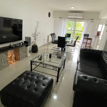 Venta Departamento 4 ambientes con Patio y Cochera 