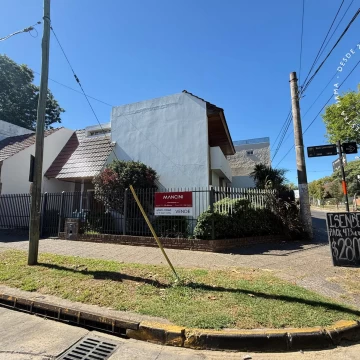 Casa en venta de 4 ambientes con cochera - Villa Ballester