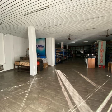 Alquiler local 430 m2   depósito de 470 m2 en San Martín y Cerrito - Rosario
