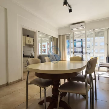 Alquiler Temporario - Departamento de dos ambientes con vista a la plaza Colon - Av. Colón 2134