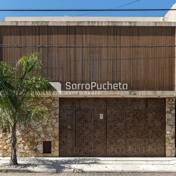 Venta casa 4 ambientes con jardín, parilla, pileta y cochera en Villa Sarmiento