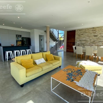 Casa en venta en Magallanes de 6 ambientes, Hudson, Berazategui. Permuta o financia!!