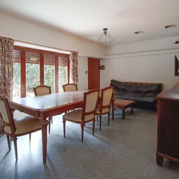 Casa de 2 dormitorios a reciclar con jardín en venta en Rosario - Zona sur