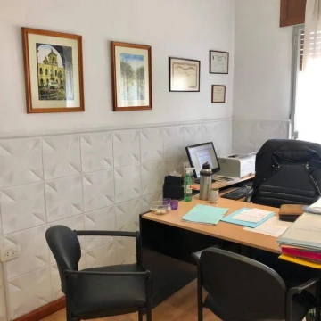Oficina en Venta en Zona Centro de Cuatro Ambientes 