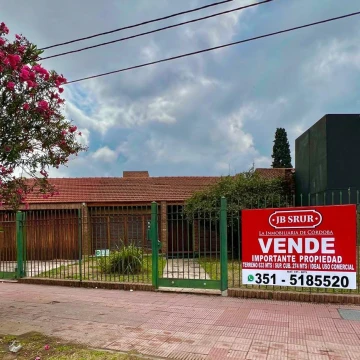 Casa en  Venta 4 dormitorios , Cerro de las Rosas ,sobre Rafael Nuñez ,630 metros terreno