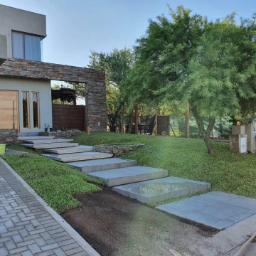 Casa en  Venta de 3 Dormitorios en Las Cañitas Barrio Privado