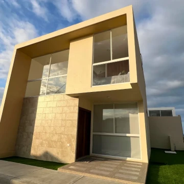 CASA EN VENTA EN LA VÍA MANTA - JARAMIJO