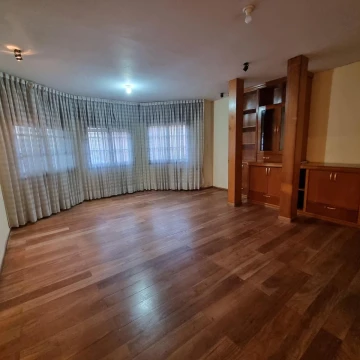 Casa en  venta de 5 dormitorios en Alto Alberdi - Pileta!