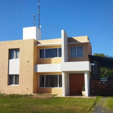 Casa en venta en Las Cañitas Barrio Privado de 4 Dormitorios