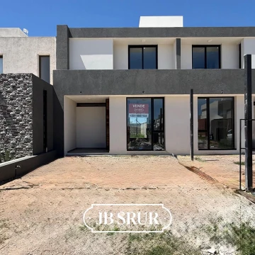 Dúplex en venta de 3 dormitorios en Colinas de Manantiales 