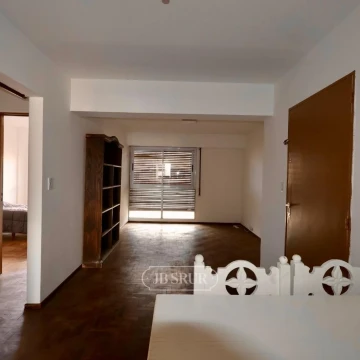 Departamento en  venta de 2 dormitorios con balcón en barrio Centro