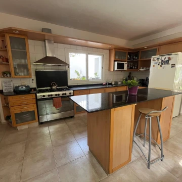 Casa a la venta en Urca 3 dormitorios , pileta impecable