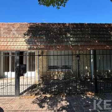 Casa en alquiler | 2 dormitorios | parrilla | Manuel Gonnet | La Plata