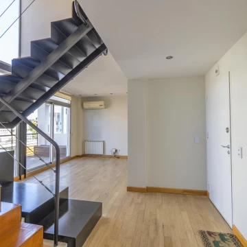 VENTA DUPLEX DE 4 AMBIENTES - HABITACION EN SUITE - COCHERA - MUY LUMINOSO - VILLA URQUIZA