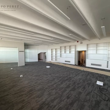 Oficina en Alquiler piso de 370m2 con vistas al río! Frente Plaza G. San Martín.