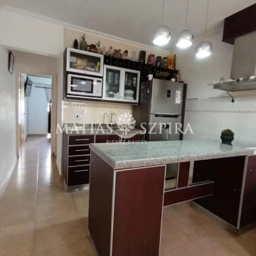 Casa tipo PH 2 AMBIENTES con patio y cochera en Morón Sur.