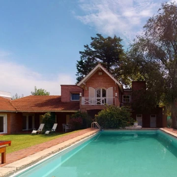 Casa venta Manuel B Gonnet con pileta