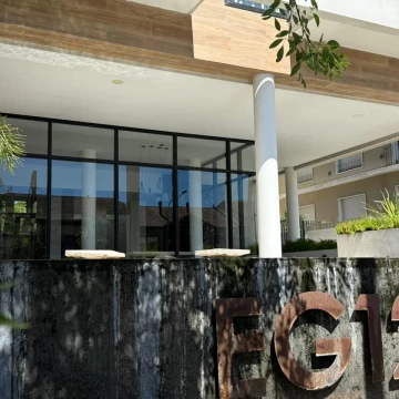 Venta Departamento 3 ambientes zona Playa Grande con terraza propia