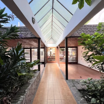 Casa en venta en La Plata. con pileta