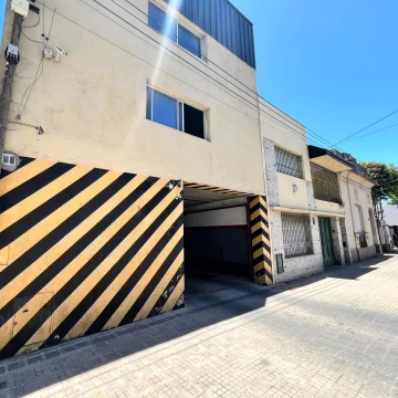 Galpón o edificio de cocheras. Lote constructoras. La Plata