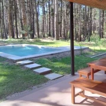 Casa tres dormitorios en venta en VillaRobles con pileta. Costa Atlántica