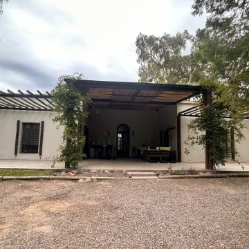 VENTA DE CASA Y VIÑEDO, CALLE LA POSTA S/N,JUNIN, CON TOUR VIRTUAL