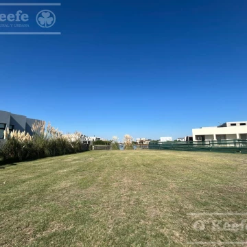 Terreno en venta en a la laguna Barrio Cerrado Magallanes Pueblos del Plata Hudson Berazategui