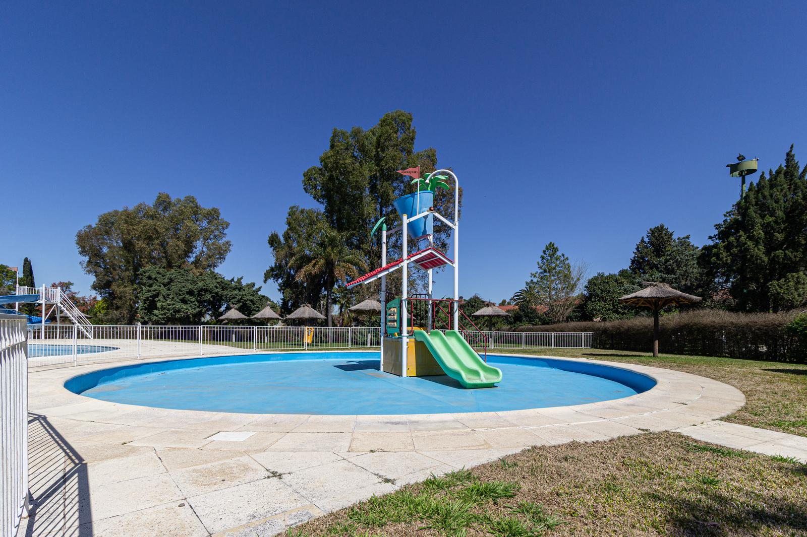 Piscina niños espacio común