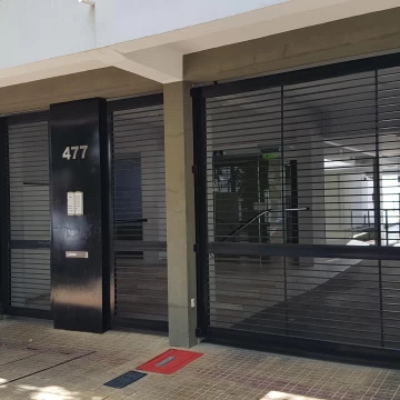 Departamento monoambiente en venta, con cochera. La Plata