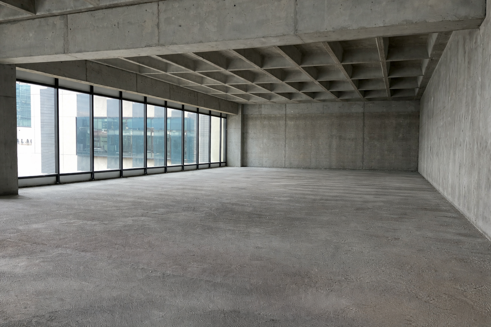 Espacio de oficina en obra gris.png
