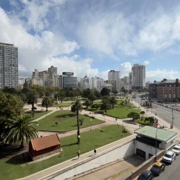 Venta Departamento 3 ambientes con dependencia enfrente Plaza Colon