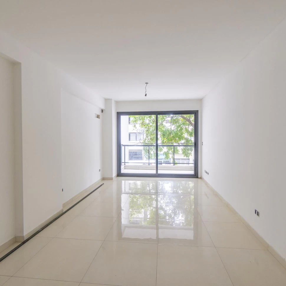4 AMBIENTE CON PATIO - CATEGORIA A ESTRENAR - FLORES - FULL AMENITIES
