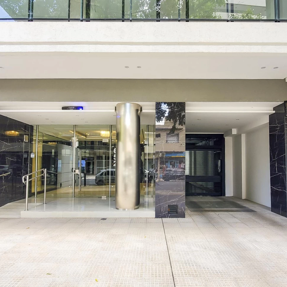 4 AMBIENTE CON PATIO - CATEGORIA A ESTRENAR - FLORES - FULL AMENITIES