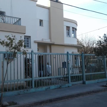 Casa en VENTA DE 4 DOR 3 BAÑOS PILETA  , CERRO DE LAS ROSAS  REFACCIONADA