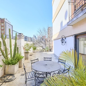 Venta Departamento 4 ambientes con patio y dependencia en Belgrano