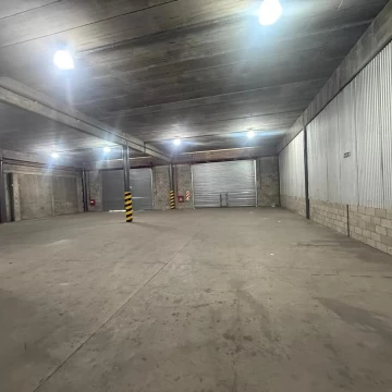 DEPOSITO DE 800 M2 CON FRENTE COMERCIAL- MORENO