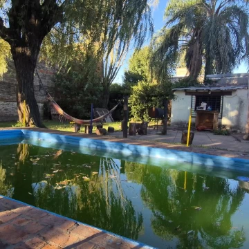 Entre Ríos 2600 - Casa a reciclar en venta con gran terreno - Granadero Baigorrria
