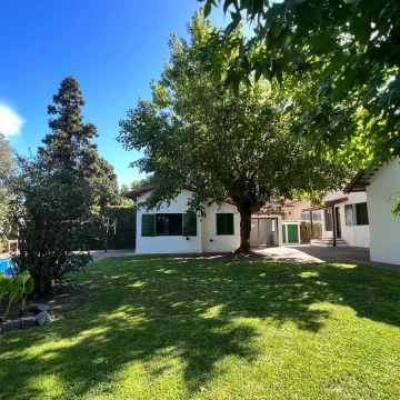 Muy linda casa a la venta - Bella Vista