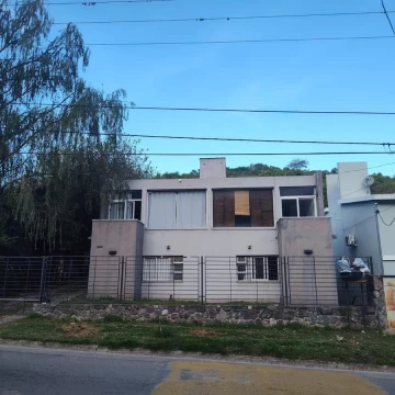 OPORTUNIDAD!! MUY LINDO DUPLEX UBICADO EN RIO CEBALLOS!!