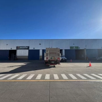 Predio cerrado con seguridad . 1800m2 (Modulables) . Expensas Incluidas!