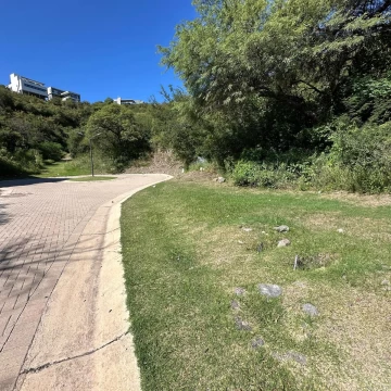 Oportunidad: Lote Central en La Deseada. 1277m2 . Proximo al ingreso!