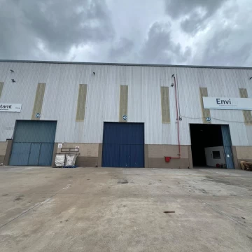 Deposito 300m2 con playa de maniobra exclusiva . Red Bomberos . Seguridad