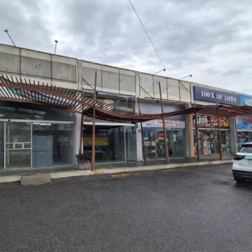Local comercial en alquiler – Av. O’Higgins 3100 – Complejo con estacionamiento