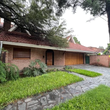 Importante Casa Apta Uso Comercial o Doble Proposito . Excelente Ubicacion!!!