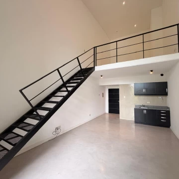 Departamento en alquiler en segundo piso con gran orientación en Ayres Loft