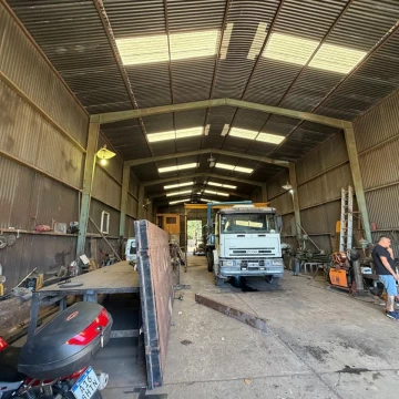 Galpón - 320 m2 cubiertos - Lote 1200 m2 -Berazategui