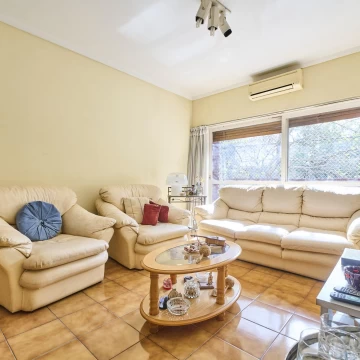Venta Departamento 4 ambientes en Flores 3 dormitorios 2 baños Dependencia Cochera cubierta Baulera